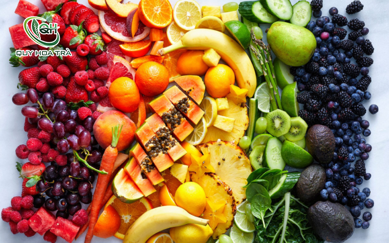 (Ăn trái cây, rau là một cách hiệu quả giúp giảm cholesterol LDL.)