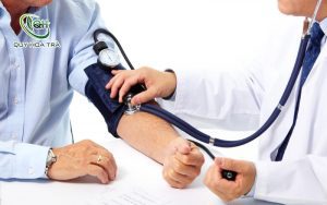 Người bị huyết áp cao nên uống trà gì để hạ huyết áp?